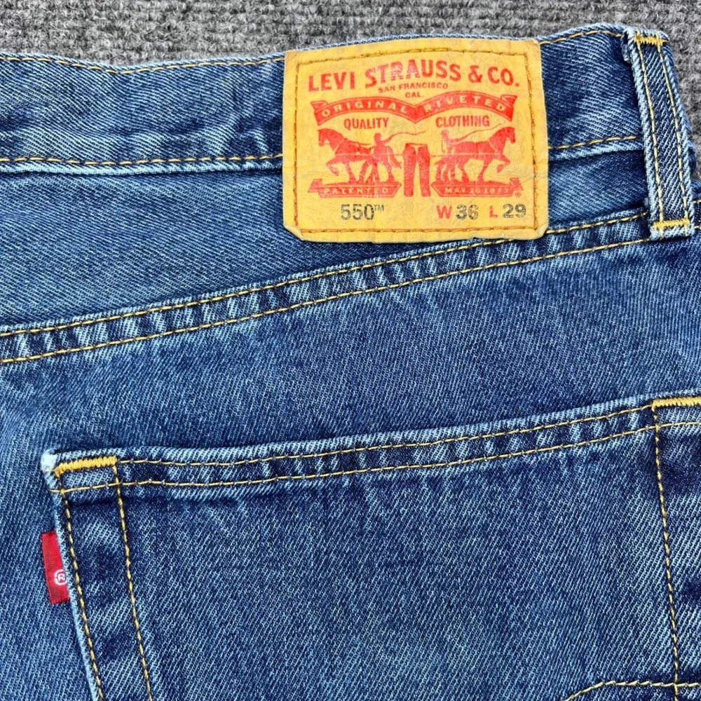Levi's 550 Relaxed Fit Tapered Leg Medium Wash Blue Denim Jeans